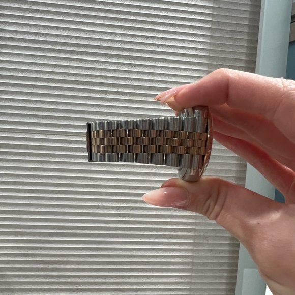 Rolex Datejust 40mm Everose Gold and Steel - Picture 7 of 7